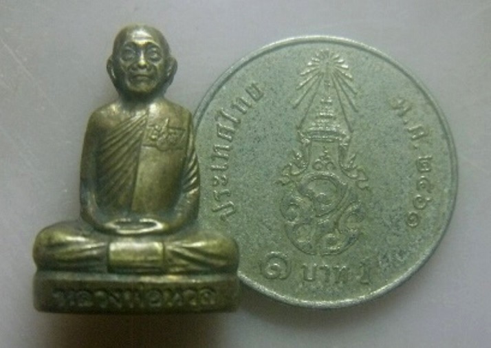 **เบา​ๆ​**รูปเหมือนปั๊มรุ่นแรก หลวงพ่อหวล วัดชาวเหนือ จ.ราชบุรี**พิมพ์เล็ก สวยๆ