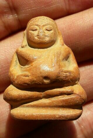 พระสังกัจจายน์ลอยองค์ หลวงพ่อกวย วัดโฆสิตาราม เนื้อดิน อุดกริ่ง จ.ชัยนาท เคาะเดียว  