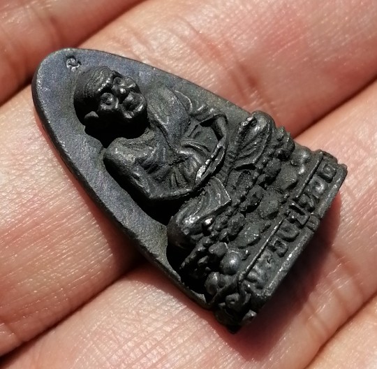 หลวงปู่ทวด​ พิมพ์เตารีด​ เนื้อนวะโลหะ​ วัดช้างไห้​ ตอกโค๊ตนะ​ ปี​ 2537​ เคาะเดียว(1)     