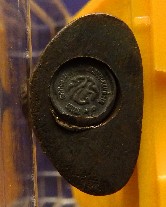 8.กริ่งพระพุทธนวมหาราชายุจฉับปริวัตนมงคล ในหลวงครบ 6 รอบ จัดสร้างโดยสำนักนายกรัฐมนตรี พ.ศ. 2542