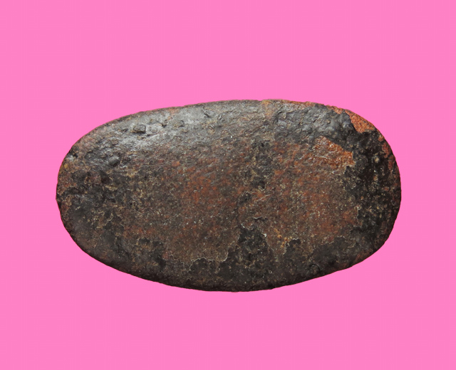 เม็ดเบี้ย ยันต์นะ เนื้อดินลงรักเก่า