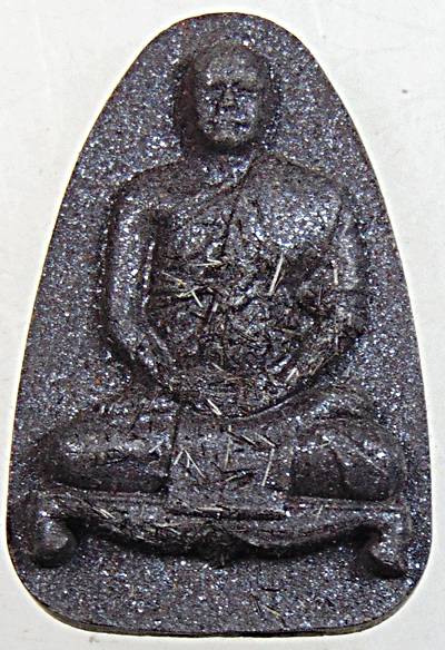 พระผงรูปเหมือนเนื้อเหล็กไหล รุ่นแรก หลวงพ่อสมพร สำนักป่าพระธรรมญาณมุนี นครปฐม โรยเกษา