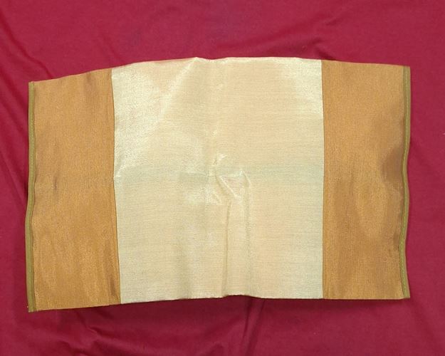 (ปิด69-) ปลอกกล่องใส่ทิชชู่ ผ้าไหมแถบลายช้าง ติดพวงองุ่นเรซิ่น (สภาพไม่ได้ใช้)