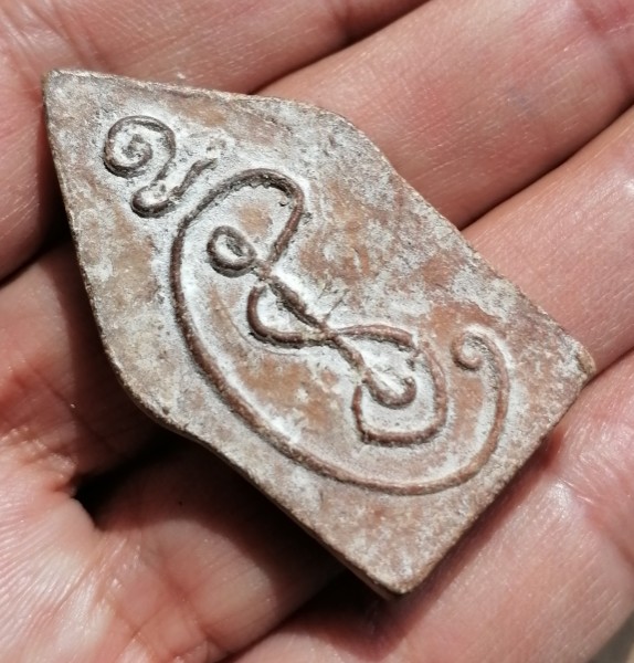 ขุนแผนปลุกกุมาร​ หลังยันต์(นะ)​กันปืน เนื้อผงพุทธคุณ​ หลวงพ่อกวย​ วัดโฆษิตาราม​ ยุคต้น เคาะเดียว    