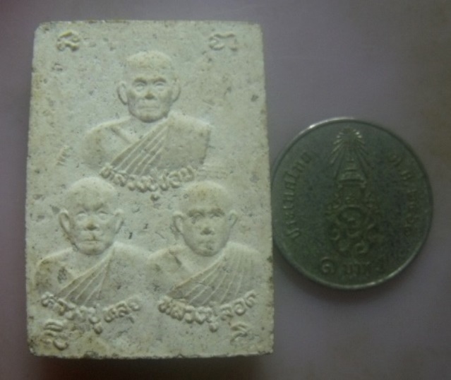 **เบา​ๆ​**พระผง ๓ อาจารย์ หลวงปู่ชอบ หลวงปู่หลุย หลวงปู่ลอด วัดป่ามหาเจดีย์แก้ว รุ่น๑ ปี ๒๕๔๒**