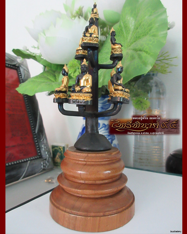 พระไพรีพินาศ แบบช่อ 9 องค์ เนื้อโลหะผสม ผิวปิดแผ่นทองคำพร้อมฐานไม้ หลวงปู่ท้วม วัดศรีสุวรรณ
