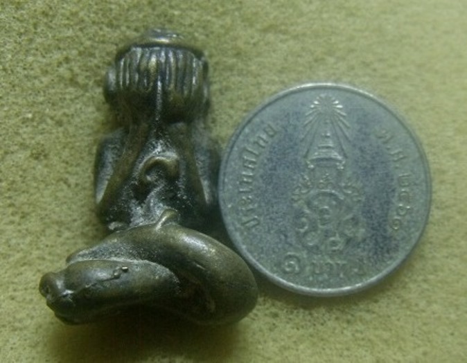 **เบา​ๆ​**พระปิดตามหาลาภ หล่อยันต์ยุ่ง เนื้อโลหะผสม เก่าๆ ไม่ทราบที**สวยๆ เชิญชมครับ