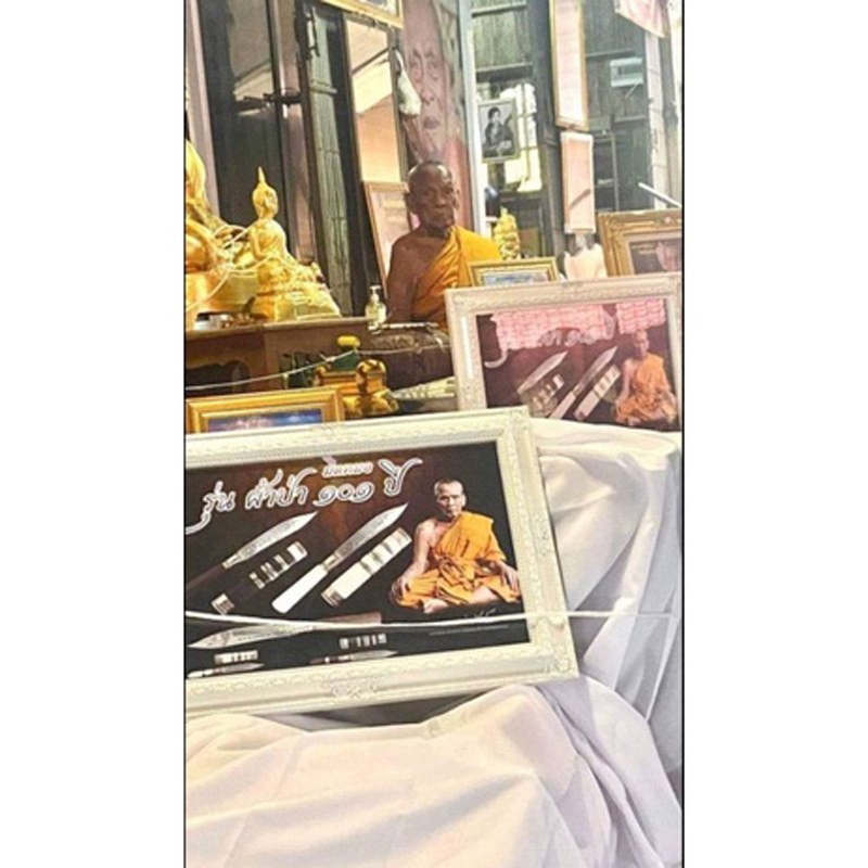 หลวงพ่อพัฒน์ ปุญฺญกาโม วัดห้วยด้วน จ.นครสวรรค์ มีดหมอ รุ่นผ้าป่า101ปี ใบ 2.5" รวมด้าม 5" ไม้มะค่าแต้