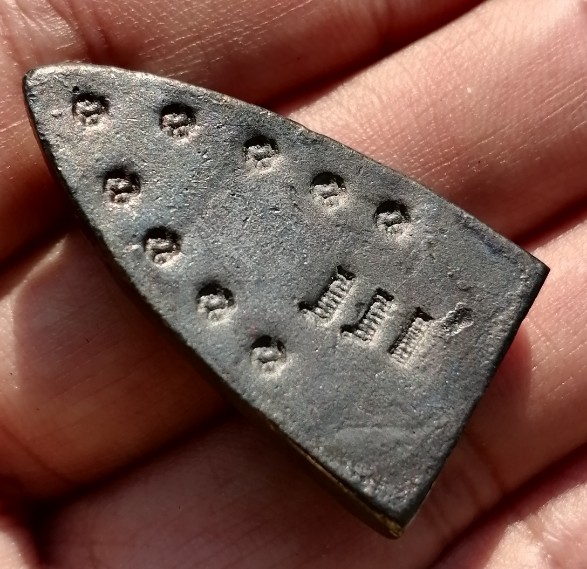 หลวงพ่อทวด พิมพ์เตารีด วัดในหาน เนื้อนวะโลหะ นะ 9 โค๊ด 2 ในหาน 1 กรรมการ จ.ภูเก็ต ปี 2536 เคาะเดียว