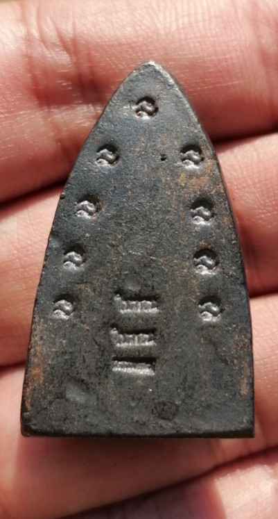 หลวงพ่อทวด พิมพ์เตารีด วัดในหาน เนื้อนวะโลหะ นะ 9 โค๊ด 2 ในหาน 1 กรรมการ จ.ภูเก็ต ปี 2536 เคาะเดียว