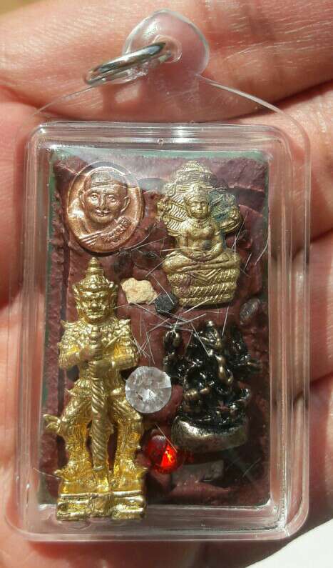 สมเด็จพิมพ์ใหญ่ เนื้อหินสีหยกแกะ  หลวงปู่หงษ์ พรหมปัญโญ ด้านหลังจัดเต็ม จ.สุรินทร์ เคาะเดียว