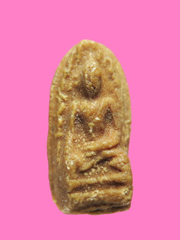 พระรอดเนื้อผงน้ำมัน หลวงพ่อกวย (มีกระเทาะมุม)