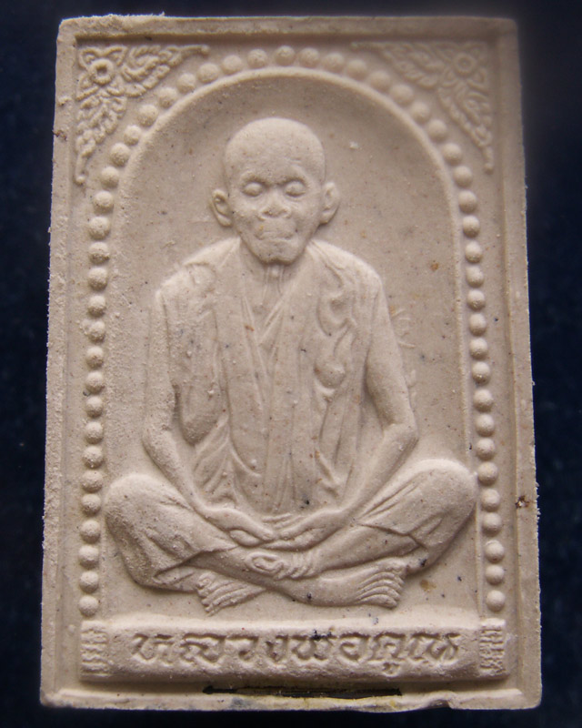 พระผงรูปเหมือนหลวงพ่อคูณ วัดบ้านไร่ รุ่นคุณพระเทพประทานพร พ.ศ.2536 ฝังตะกรุด พร้อมกล่องเดิม (19)