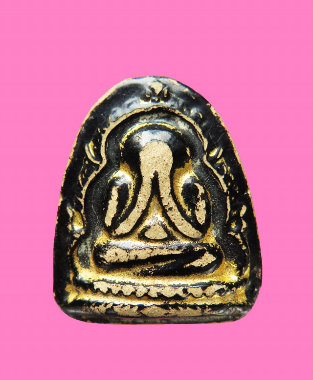 พระปิดตาพิมพ์ใหญ่ ลงรักปิดทอง เจ้าคุณวิเชียร วัดเครือวัลย์ (ยุคต้น) ปี 05