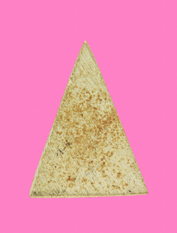 พระผง พิมพ์สามเหลี่ยม หลวงพ่อโสธร ปี 09  (คุ้มครับ พระเก่าปีลึก ราคาเบา)