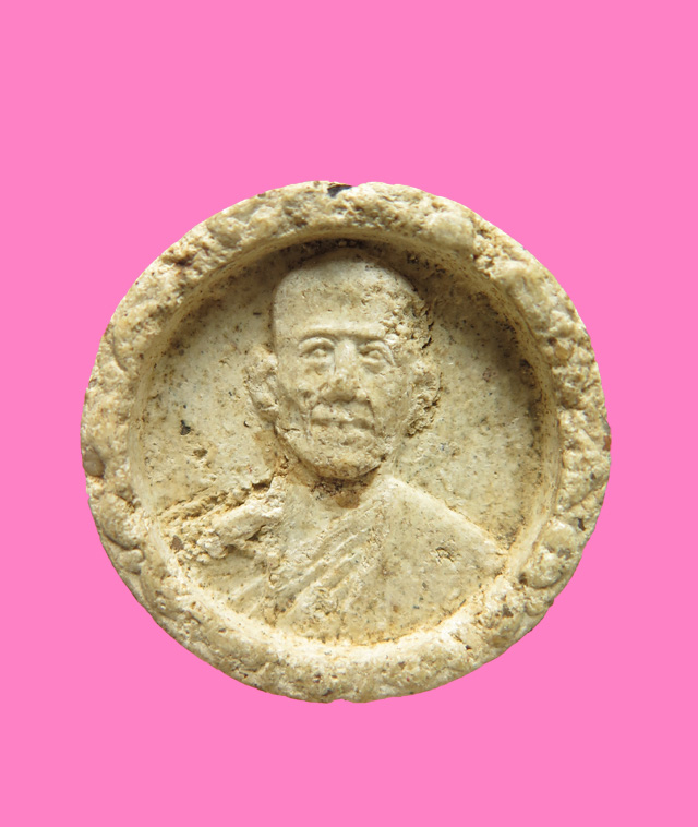 พระผง รูปเหมือน พิมพ์จันลอย หลังฉัตรสามชั้น  อักษรย่อ ว ก ส