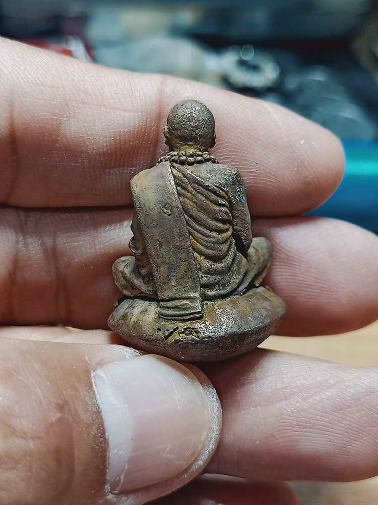 4-190 รูปหล่อเบ้าทุบ รุ่นแรก หลวงปู่เรศ วัดศรีแก้ว จ.ศรีสะเกษ ชนบ. เลข 1138 กล่องเดิม