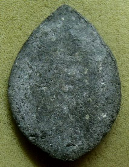 **เบาๆ**พระพุทธนั่งบัวข้างยันต์ เนื้อผงผสมว่าน เก่า ไม่ทราบที่ สวยๆ**เนื้อจัด เชิญชมครับ