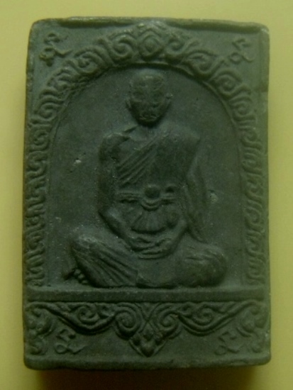 **เบาๆ**พระผงรูปเหมือน หลวงพ่อแช่ม วัดนวลนรดิศ ภาษีเจริญ กทม. ปี ๒๕๑๙**หลังยันต์ สวยๆ