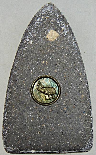 หลวงพ่อทวด วัดพะโคะ จ.สงขลา เนื้อว่าน รุ่น “เจริญรุ่งเรือง” พิมพ์ใหญ่ หลังฝังโค๊ดฝาบาตร และ พระธาตุข