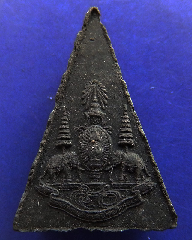 7.พระกำลังแผ่นดิน พิมพ์คะแนน (เล็ก) มวลสารจิตรลดา ในหลวงครองราชครบ 50 พรรษา พ.ศ. 2539 สร้างน้อยหายาก