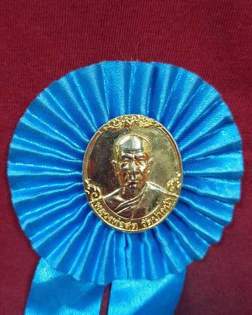 เหรียญหลวงพ่อสด วัดปากน้ำ "พิธีวางศิลาฤกษ์อุโบสถวัดปากน้ำญี่ปุน"หลังเเหรียญเข็มกลัด กะไหล่ทอง ปี2542