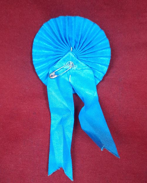 เหรียญหลวงพ่อสด วัดปากน้ำ "พิธีวางศิลาฤกษ์อุโบสถวัดปากน้ำญี่ปุน"หลังเเหรียญเข็มกลัด กะไหล่ทอง ปี2542