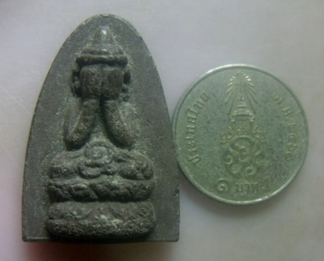 **เบา​ๆ​**พระปิดตา แร่เหล็กน้ำพี้ รุ่น ๑ หลวงพ่อกำธร วัดด่านปรง อ.ป่าพะยอม จ.พัทลุง**หลังยันต์ สวยๆ