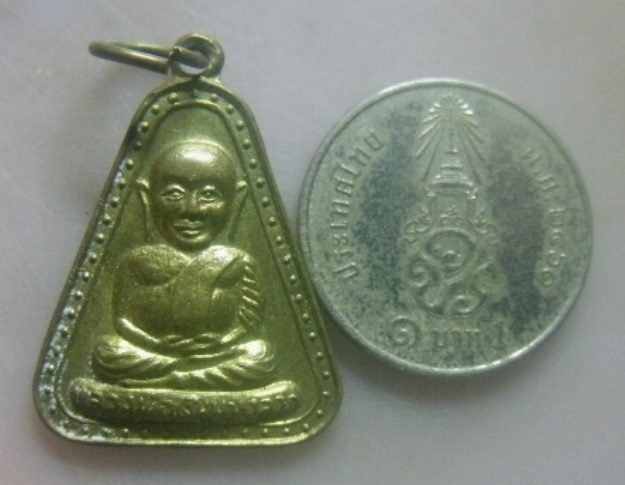 **เบาๆ**เหรียญจอบหลวงพ่อเงินมหาลาภ พิมพ์สังข์กระจาย วัดบางคลาน ปี ๓๖-๓๗**สวยๆ