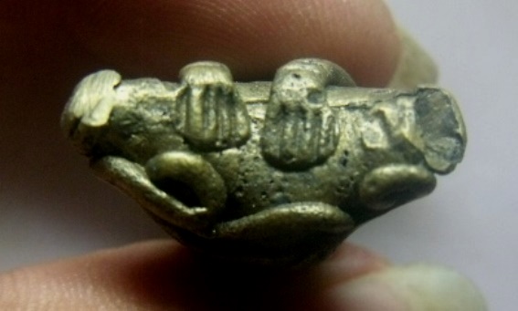 **เบา​ๆ​**พระปิดตามหาอุตม์ หลังยันต์ เนื้อโลหะผสม เก่าๆ ไม่ทราบที่**สวยๆ เชิญชมครับ