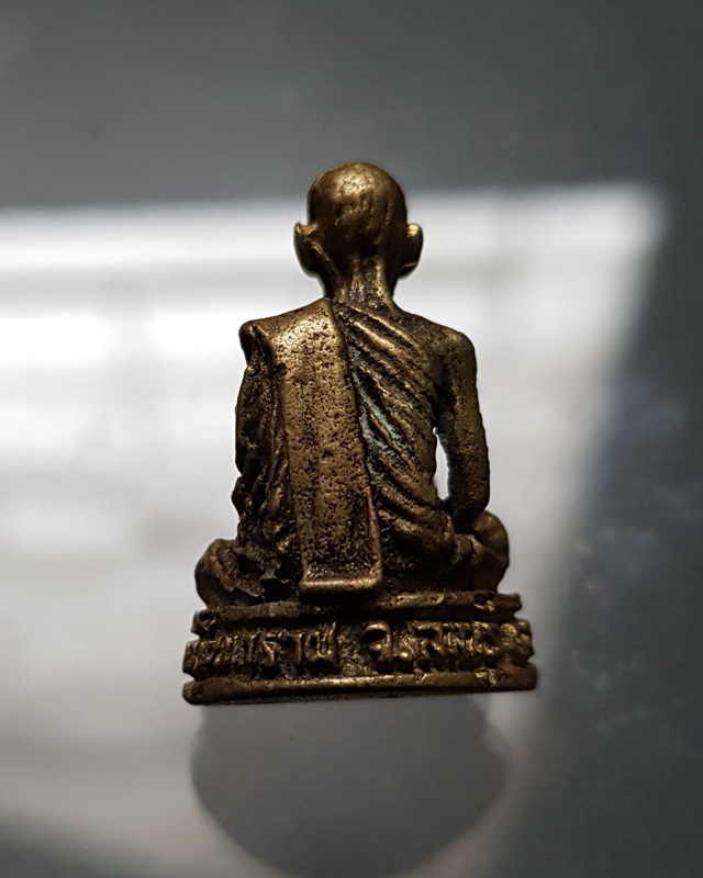 รูปหล่อหลวงพ่อชื้น วัดจันทาราม จ.ลพบุรี