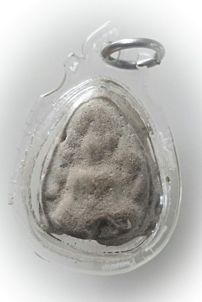 พระผงพิมพ์กลีบบัว พระครูใบฎีกาเกลี้ยง วัดสุทัศน์ สร้างปี2470 