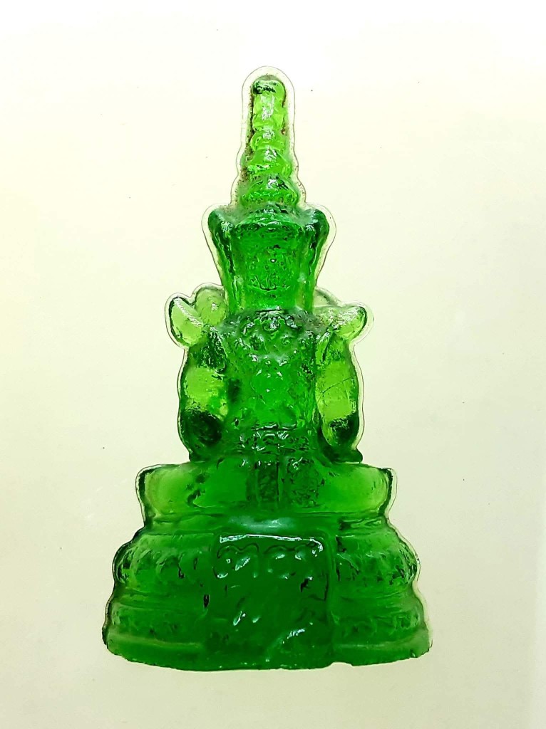 พระแก้วมรกต ปี2500 เนื้อแก้วสีเขียว พิธี 25 พุทธศตวรรษ