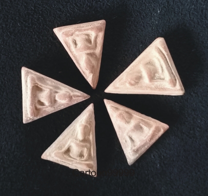 แพ็ค ๕ องค์ครับ กับนางพญาจิ๋ว หลวงพ่อสำเนียง อยู่สถาพร วัดเวฬุวนาราม นครปฐมครับ เนื้อแดงครับ หายากๆ