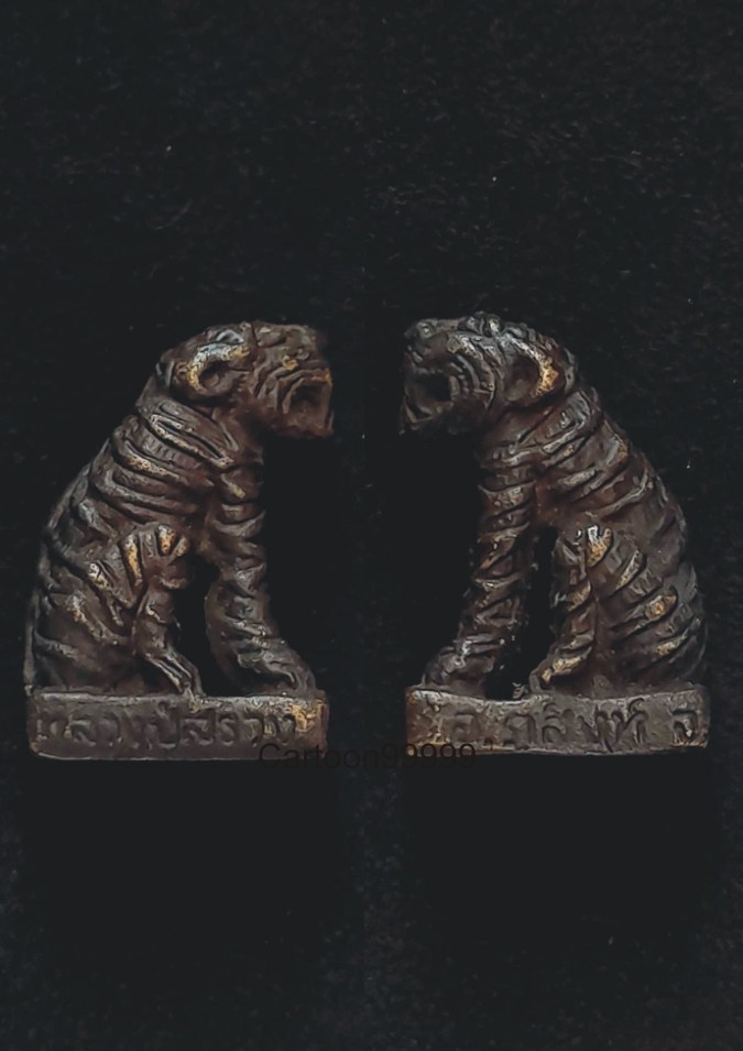 เสืออังกอร์รุ่นแรก หลวงปู่สรวง เทวดาเล่นดิน ออกที่ อ.ภูสิงห์ จ.ศรีสะเกษ ปี ๓๔ ครับ