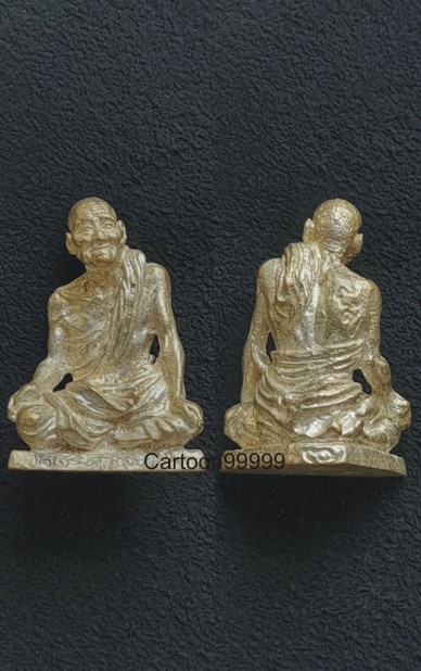 รูปหล่อเนื้อเงิน หลวงปู่สรวง (เทวดาเดินดิน) รุ่นวิสาขเพ็ญเดือน ๖ วัดไพรพัฒนา ปี ๔๐ ครับ สภาพสวย เดิม