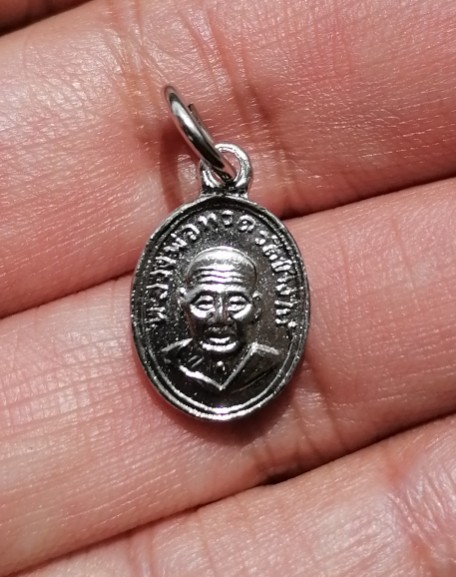 เหรียญเม็ดแตงหลวงปู่ทวด​-พระอาจารย์ทิม​ เนื้ออัลปาก้าชุบนิคเกิ้ล​ เคาะเดียว