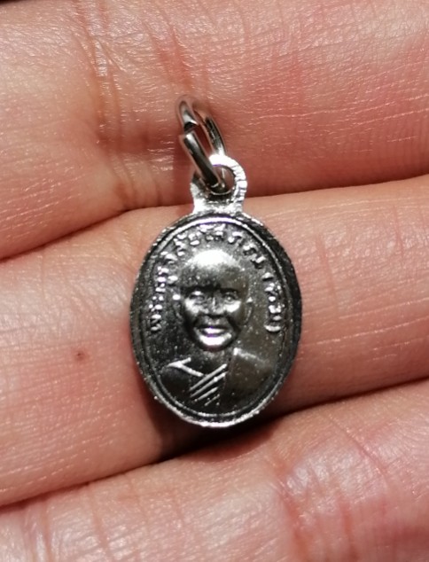 เหรียญเม็ดแตงหลวงปู่ทวด​-พระอาจารย์ทิม​ เนื้ออัลปาก้าชุบนิคเกิ้ล​ เคาะเดียว