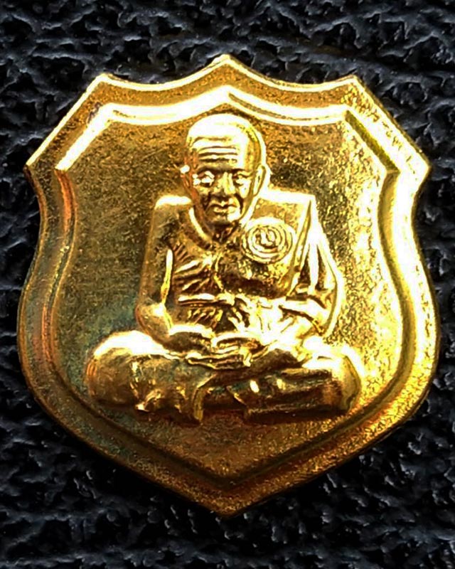 2.เหรียญอาร์ม หลวงปู่ทวด วัดช้างให้ เนื้อฝาบาตร ขนาดสูงประมาณ 2 ซ.ม.