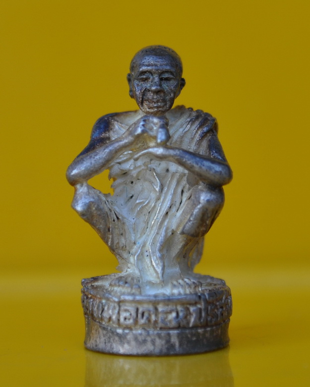 รูปหล่อเนื้อเงิน รุ่น อำนวยพร หลวงพ่อคูณ ปริสุทโธ