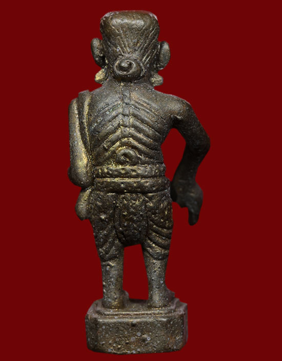 ชูชก รุ่นแรก เจ้าคุณหมู วัดทรงธรรมวรวิหาร จังหวัด สมุทรปราการ ปี พ.ศ. 2548 ใต้ฐาน มีจาร