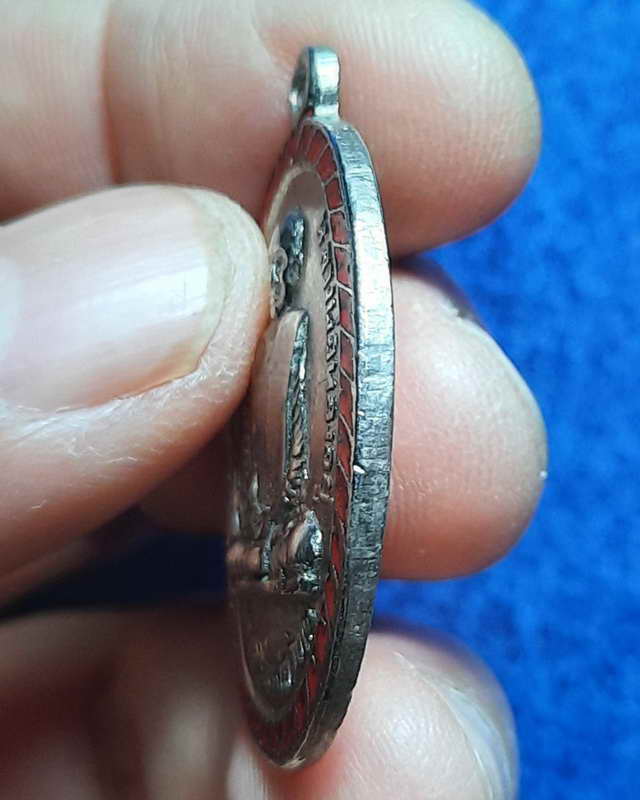 เหรียญลงยาเกลียวเชือกสีแดง หลวงพ่อทองอยู่วัดเกยไชยเหนือ