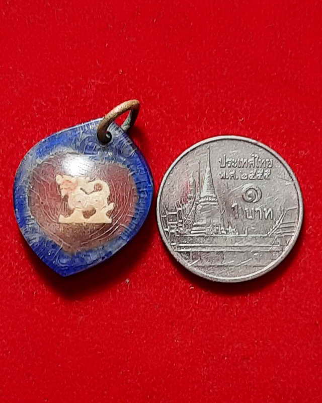 สิงห์ขนาดจิ๋ว หลวงพ่อหอม วัดซากหมาก อำเภอบ้านฉาง จังหวัดระยอง (ดูจากขวัญกลมๆของสิงห์)เคาะเดียวแดง