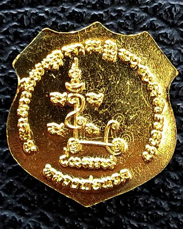 11.เหรียญอาร์ม หลวงปู่ทวด วัดช้างให้ เนื้อฝาบาตร ขนาดสูงประมาณ 2 ซ.ม.