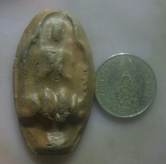 **เบา​ๆ​**พระพุทธนั่งประทานพร เนื้อดิน หลังจารยันต์ เก่าๆ ไม่ทราบที่ สวยๆ**เชิญชมครับ