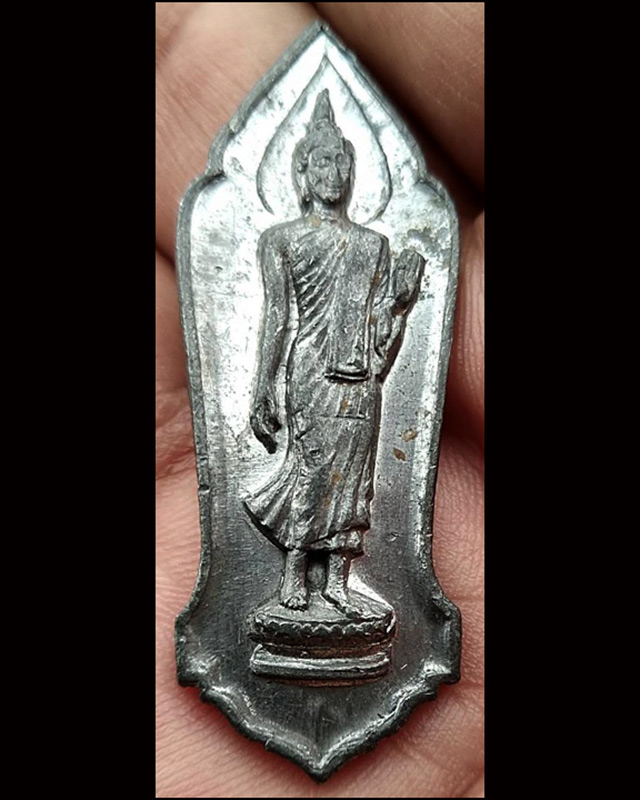 1.พระลีลา 25 พุทธศตวรรษ เนื้อชิน พิมพ์เท้าซ้ายเรียว