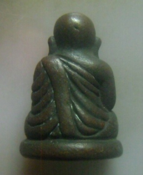 **เบาๆ**รูปหล่อหลวงพ่อเงิน วัดบางคลาน เนื้อโลหะผสม เก่าๆ**เนื้อจัด สวยๆ เชิญชมครับ  