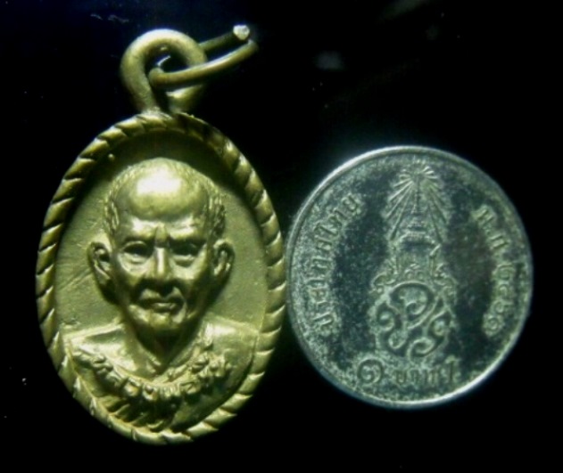 **เบา​ๆ​**เหรียญหล่อรุ่น ๑ หลวงพ่อชื้น วัดวังปลากด จ.อุทัยธานี ปี ๒๕๔๖**สวยๆ