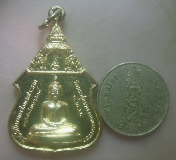 **เบา​ๆ**เหรียญทีระลึกในการหล่อพระประธาน รุ่นอุปัชฌาย์อาจารย์ วัดกระทุ่มราย หนองจอก ปี๒๕๒๔*กะไหล่ทอง