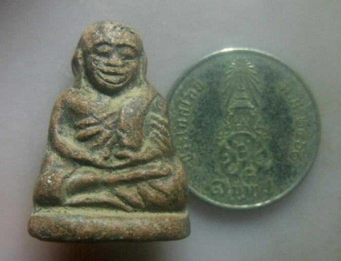 **เบาๆ**รูปเหมือนหลวงพ่อเงิน วัดบางคลาน เนื้อดินผสมผง เก่าๆ**สวยๆ เชิญชมครับ